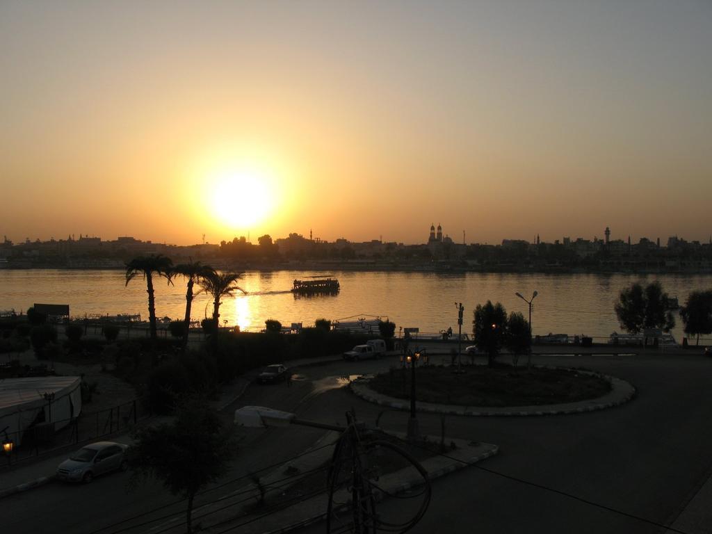 Nile Valley Hotel Luxor Buitenkant foto